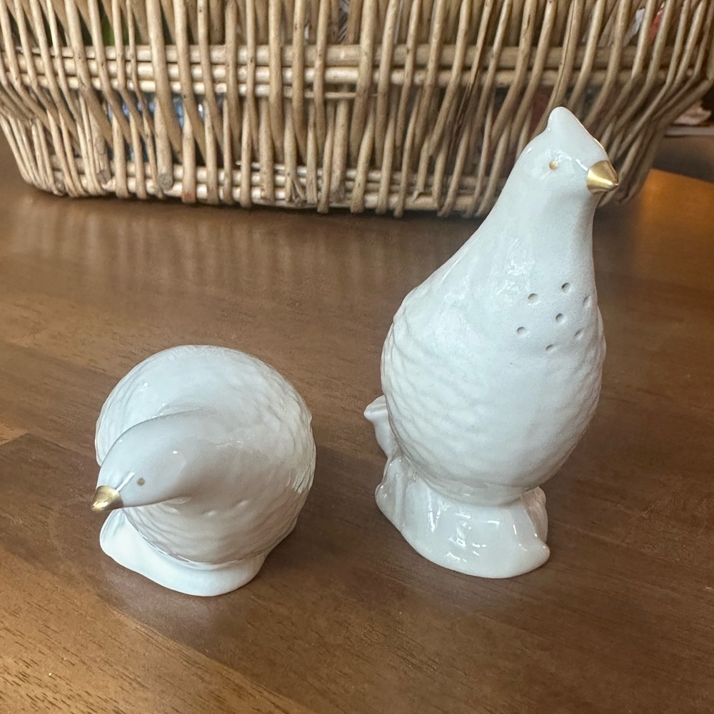 Lenox Bird Salt & Pepper Shakers – White with Gold Beaks